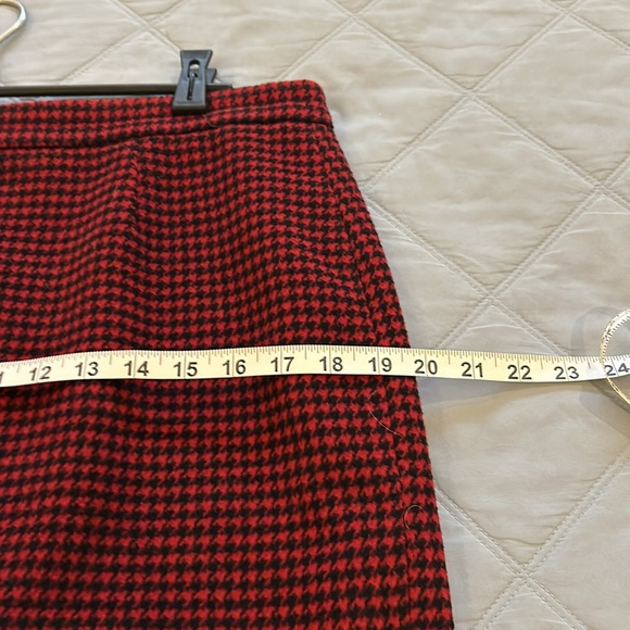 Red & black cashmere houndstooth pencil skirt - Picture 2 of 3